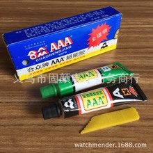 意大利一架小飞机空中撞缆车绳爆炸解体：飞行员和其弟媳不幸遇难